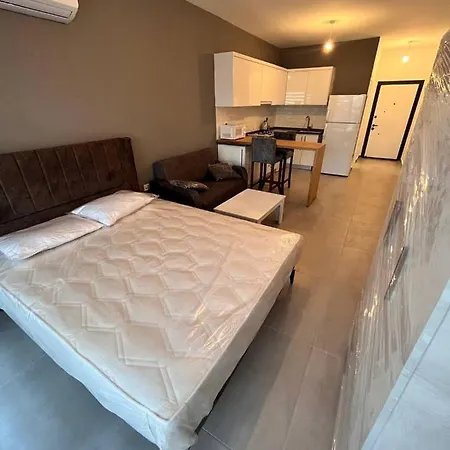 Ceasar Lusius 25 *